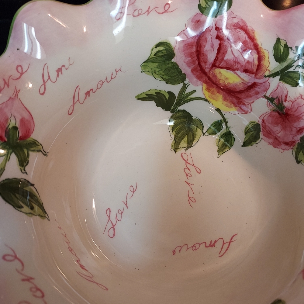 Amore Rose ruffled bowl. - Picture 2 of 9